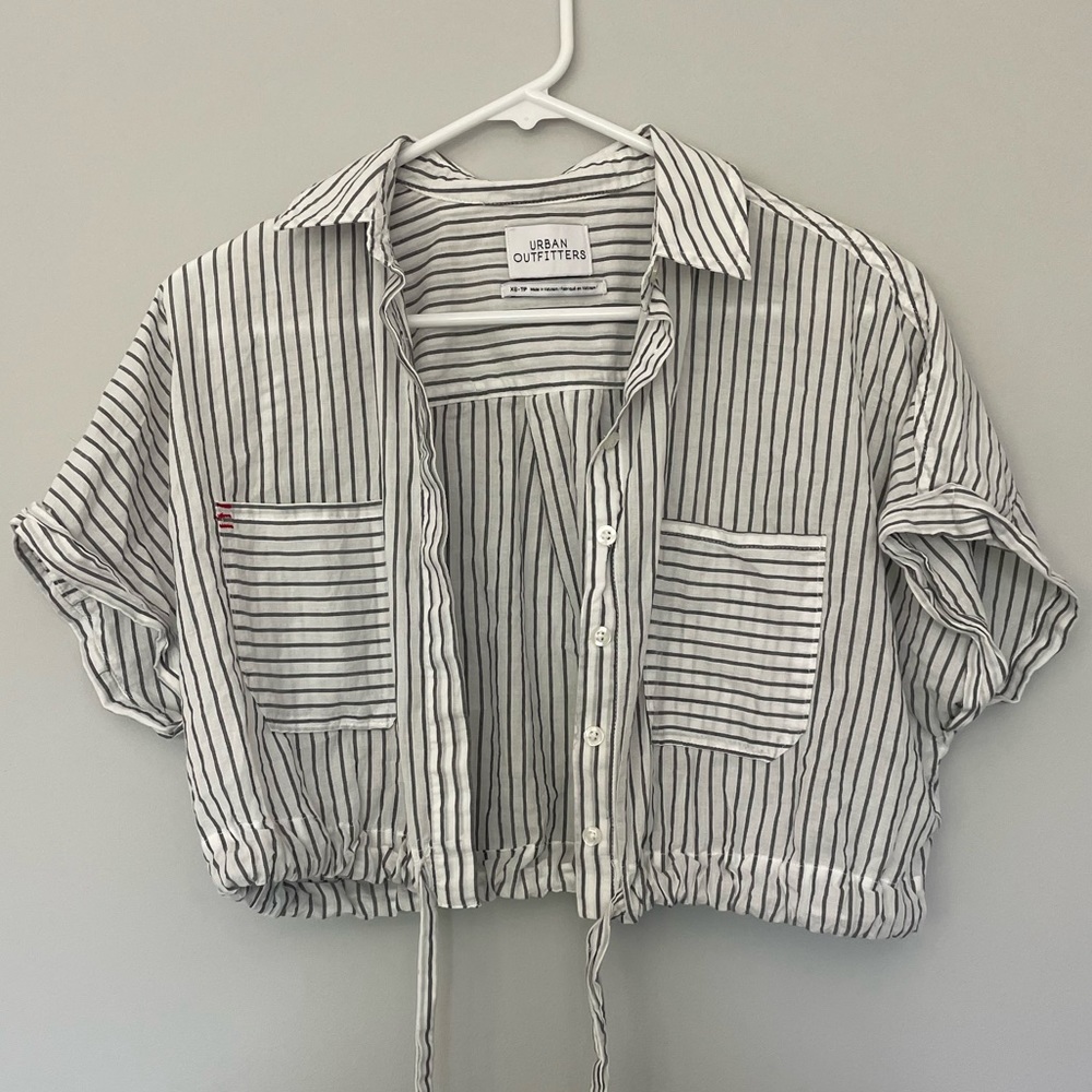 Urban Outfitters Cropped Collared Button Down, white and grey stripes. Size XS